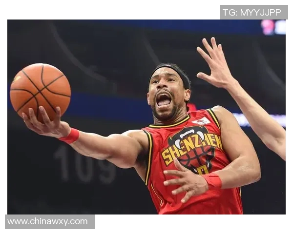 深圳篮球队在邀请赛中以90分稳居积分榜首位展现强劲实力 深圳篮球队在邀请赛中以90分稳居积分榜首位展现强劲实力